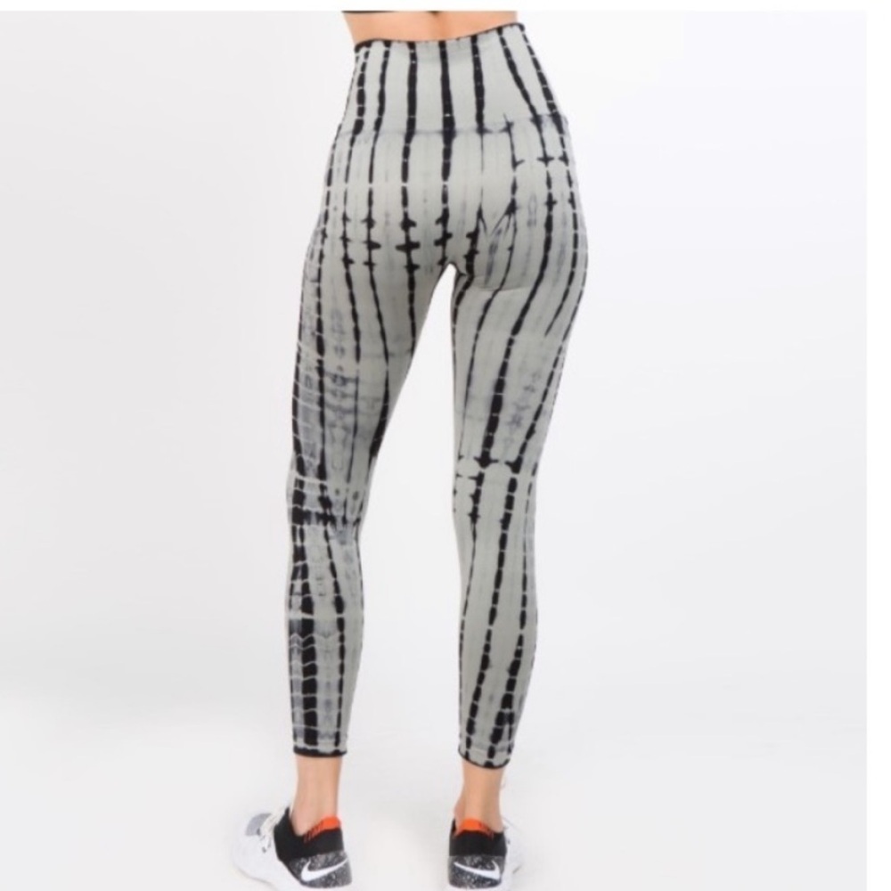 YELETE High Waist Tie Dye Leggings Medium in Sage/Navy NWT 130